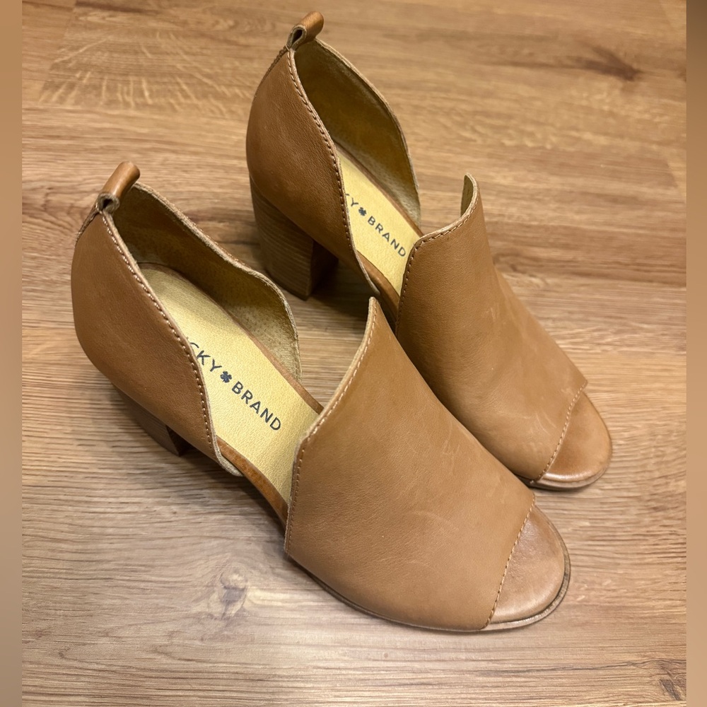 Lucky Brand Junai  leather peep toe shoe booties size 8